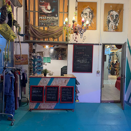 Camere d'aria the entrance desk has different settings